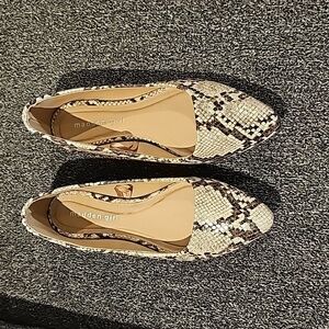 🛒💰Madden Girl Faux Snake Skin Flats 5.5